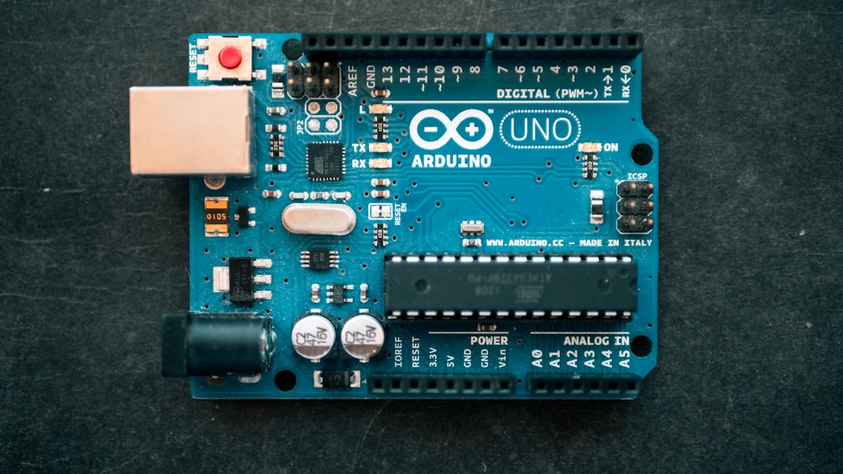 Comparison of different microcontroller architectures and packages